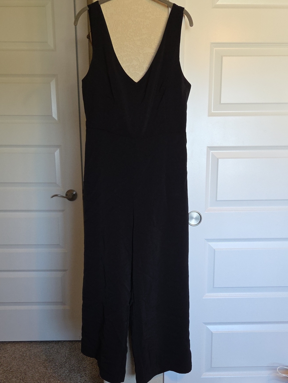 MELLODAY Black Sleeveless Jumpsuit with V-Neck Open-back
